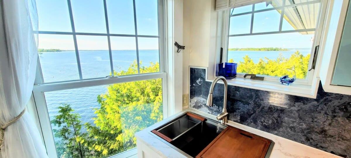 Loza House Coastal Design Unit With Lake & Mountain Views Платтсбург Экстерьер фото